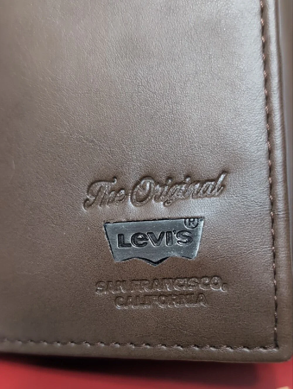 Levis compact trifold